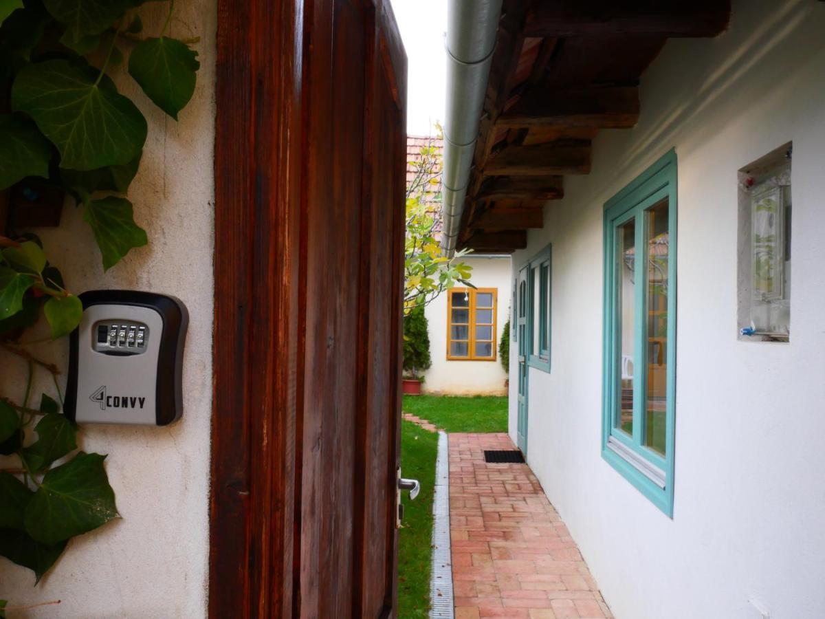 Tettyei Haziko Apartment Pécs Exterior photo